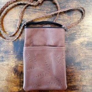 NWOT Manitobah Mukluks deer leather purse